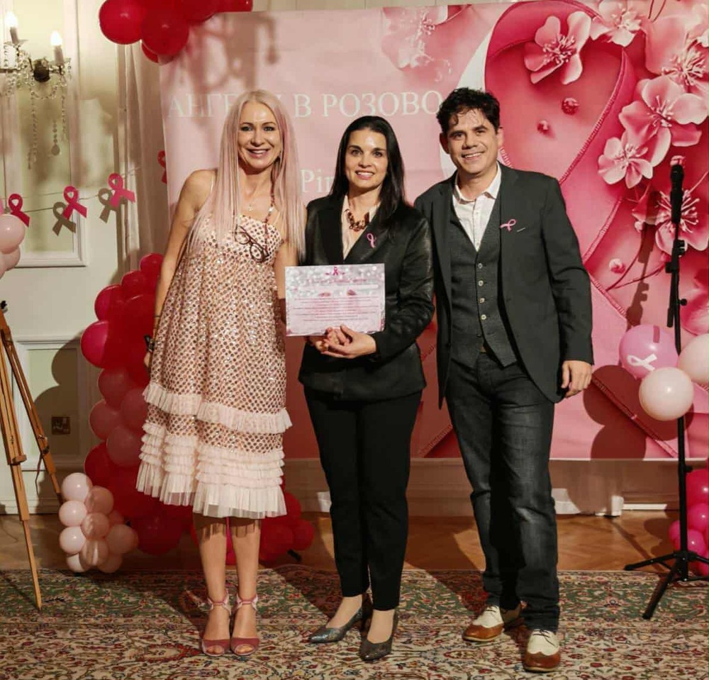 Екипът на вестник „БГ БЕН“ бе отличен за съпричастността му към жените с рак на гърдата по време на коктейл в Българското посолство в Лондон