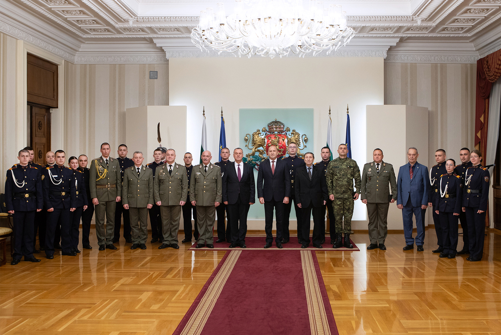 Президентът Радев: Силата на българската пехота винаги е произтичала от нейните традиции и приемствеността между поколенията