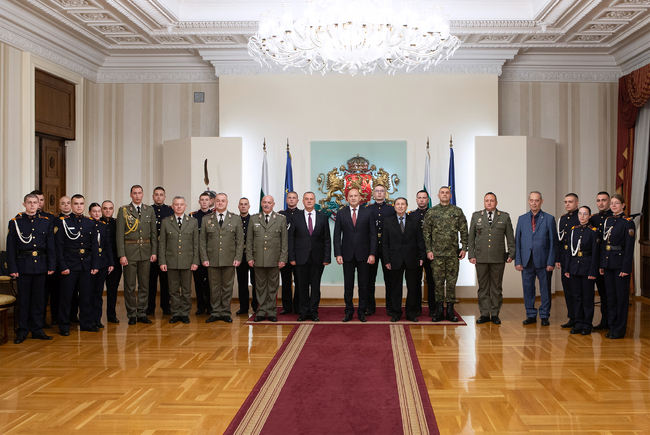 Президентът Радев: Силата на българската пехота винаги е произтичала от нейните традиции и приемствеността между поколенията