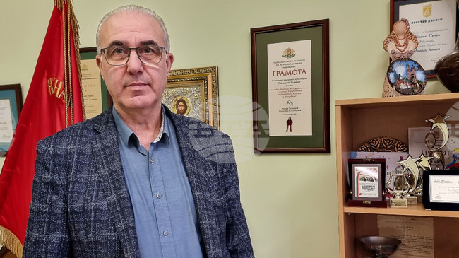 Училището ни се утвърди като водещ образователен център в сферата на различните видове изкуства, каза директорът на НУИ "Панайот Пипков" - Плевен