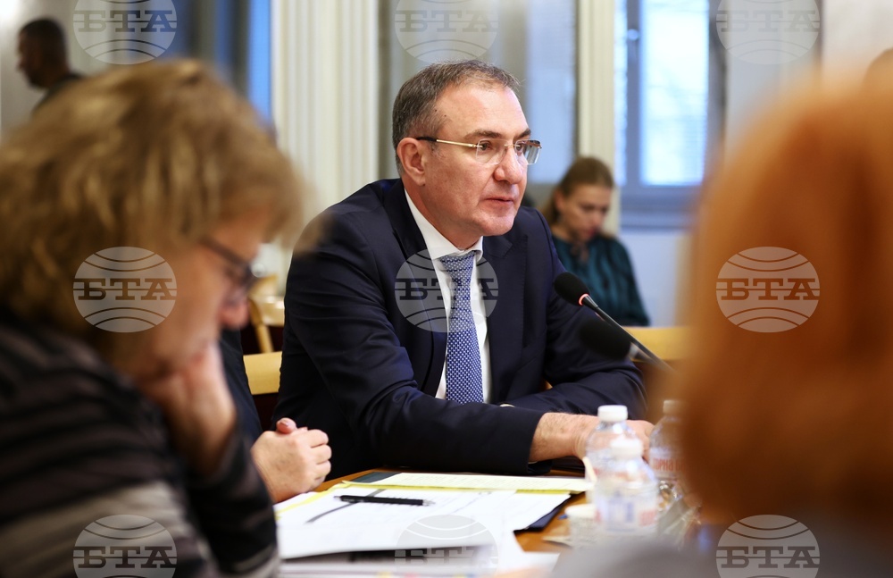 Опит за справяне с демографската криза е сред акцентите в бюджета на Държавното обществено осигуряване за 2026 г., каза министър Борислав Гуцанов 