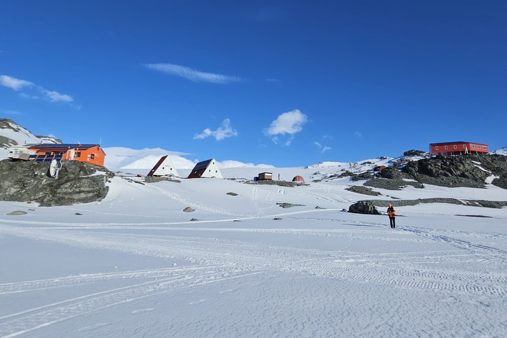 Българската антарктическа база „Св. Климент Охридски” на остров Ливингстън е отворена за 34-тия полярен сезон в южните ширини
