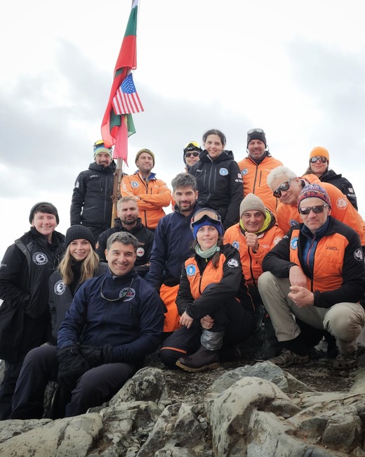 Български антарктически институт: Българската антарктическа база „Св. Климент Охридски” е отворена за XXXIV полярен сезон в южните ширини