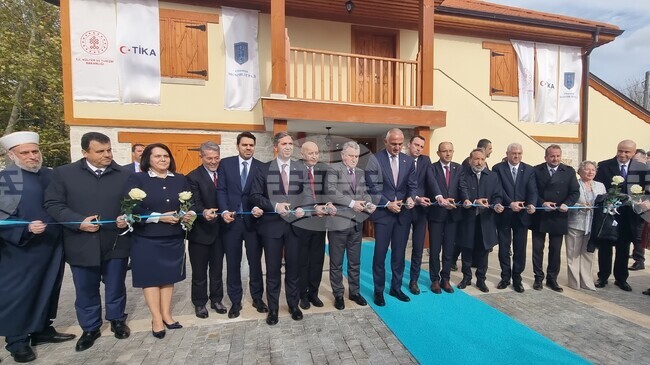 Дипломати и министри от България и Турция уважиха откриването на мемориалната къща-музей „Наим Сюлейманоглу“ в Момчилград