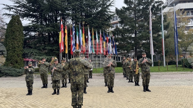 С концерт на Военния духов оркестър на 61-ва Стрямска механизирана бригада в Казанлък бе отбелязан Празникът на сухопътните войски