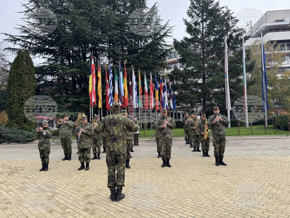 С концерт на Военния духов оркестър на 61-ва Стрямска механизирана бригада в Казанлък бе отбелязан Празникът на сухопътните войски