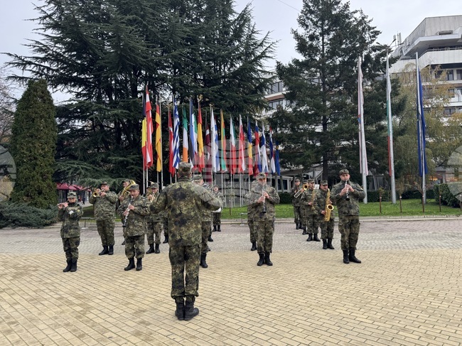 С концерт на Военния духов оркестър на 61-ва Стрямска механизирана бригада в Казанлък бе отбелязан Празникът на сухопътните войски