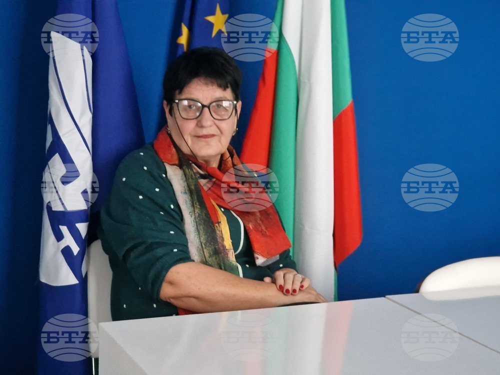 Десетата си книга "Малка книжка за доброто. Предай нататък" ще представи пернишката авторка Детелина Денчева по повод 70-годишния си юбилей 