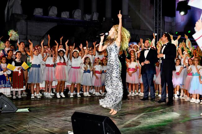 Деси Добрева събира над 500 изпълнители в един концерт