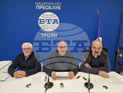 Членовете на гражданска инициатива „Гласът на Балкана“ Светослав Тодоров, Минчо Копрински и Веселин Николов