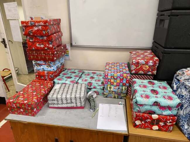 В училище „Азбука“ в Дъблин започна кампания по подготовка на кутии с подаръци за деца в неравностойно положение в България