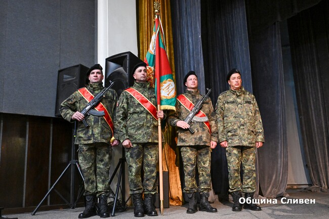Община Сливен: Сливенските военни отбелязаха празника на Сухопътните войски и 140 години от Сръбско-българската война