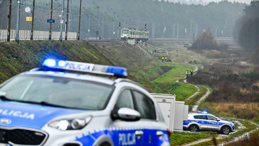 ПАП: Експлозията на полската железопътна линия е причинена от саботаж, заяви полският премиер 