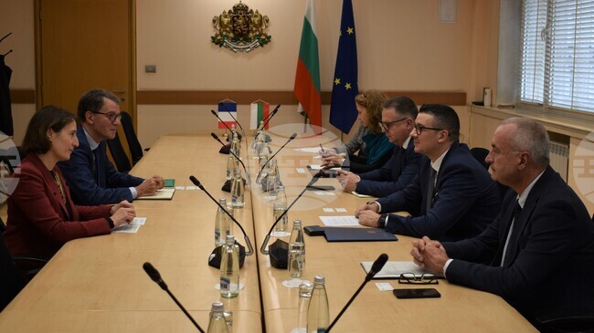 Министър Дилов и френският посланик отчетоха като потенциални сектори за двустранно сътрудничество: енергетиката, отбраната, транспорта и иновациите, съобщиха от Министерството