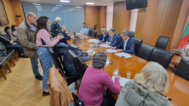 Община Шумен предвижда в план-сметката си за чистотата за 2026 г. пълнолетните жители на града да плащат 65,16 лв. за такса „битови отпадъци“ 