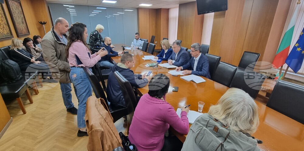 Община Шумен предвижда в план-сметката си за чистотата за 2026 г. пълнолетните жители на града да плащат 65,16 лв. за такса „битови отпадъци“ 