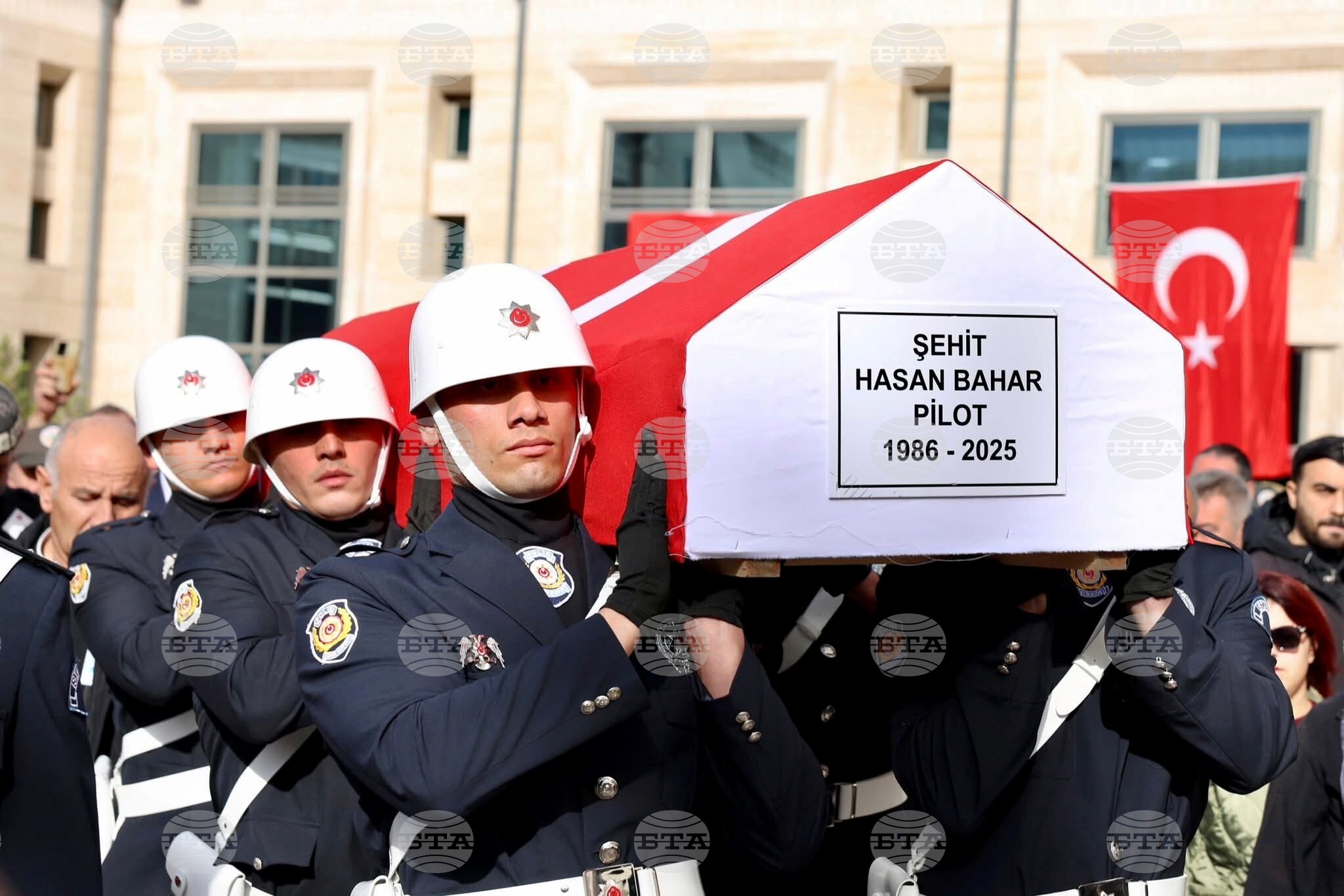 Погребаха загиналия в Хърватия турски пилот на самолет за гасене на пожари, който имаше и българско гражданство