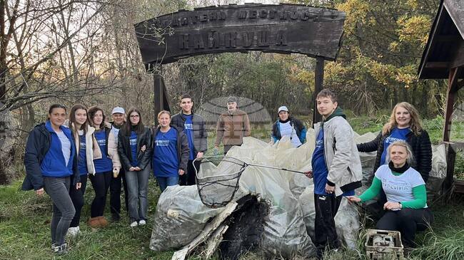 Младежи от Свищов се включиха в петия “Дунавски ден на доброволеца“ в Природен парк "Персина"