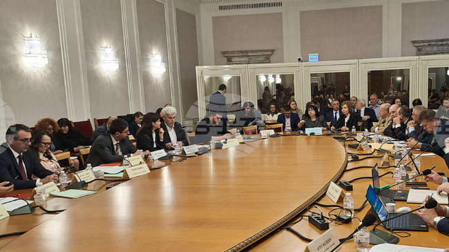 Законопроектът за държавния бюджет на България за 2026 г. бе одобрен на първо четене от бюджетната комисия към парламента