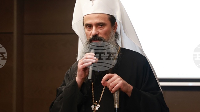 Инициативата „Деца рисуват за деца“ дава възможност децата реално да участват в благотворителността, каза патриарх Даниил 