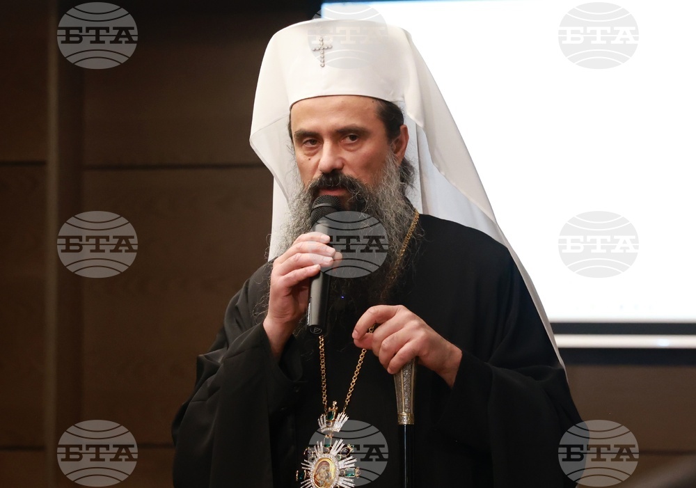 Инициативата „Деца рисуват за деца“ дава възможност децата реално да участват в благотворителността, каза патриарх Даниил 