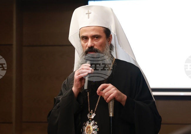 Инициативата „Деца рисуват за деца“ дава възможност децата реално да участват в благотворителността, каза патриарх Даниил 