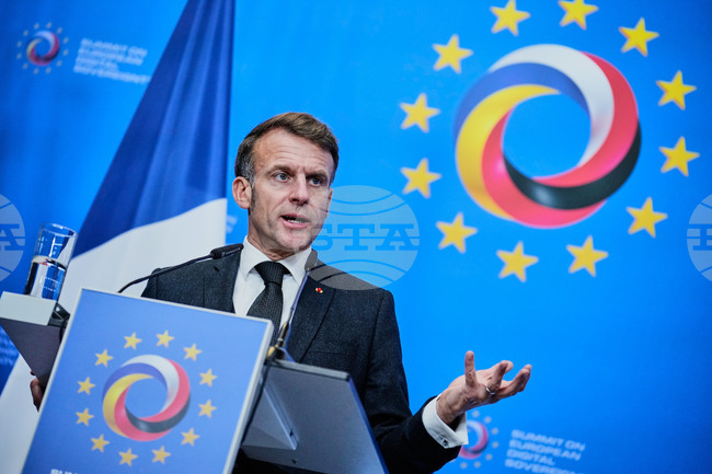 Макрон заяви, че е готов да проведе разговори с алжирския президент, за да може да се постигне напредък в двустранните отношения