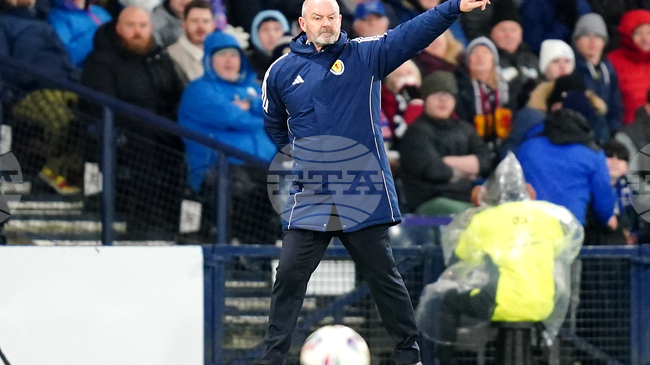 Селекционерът на Шотландия Стив Кларк съветва феновете да не изпадат в дългове заради билетите за Световното първенство по футбол