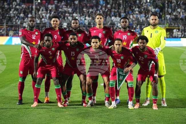 Селекционерът на националния отбор на Суринам по футбол Стенли Мензо изненадващо подаде оставка преди баражите за място на Световното първенство