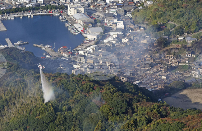 Един човек е в неизвестност след огромен пожар, причинил щети на над 170 сгради в японски град