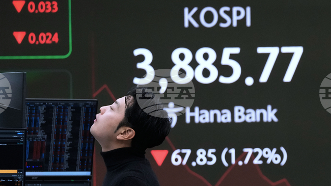 Смесен край за азиатските фондови пазари въпреки петъчното покачване на индексите в Ню Йорк