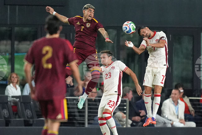 Домакините на Мондиал 2026 САЩ и Канада с победи в контроли, третият съорганизатор на турнира Мексико загуби от Парагвай