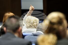 Парламент - пленарно заседание