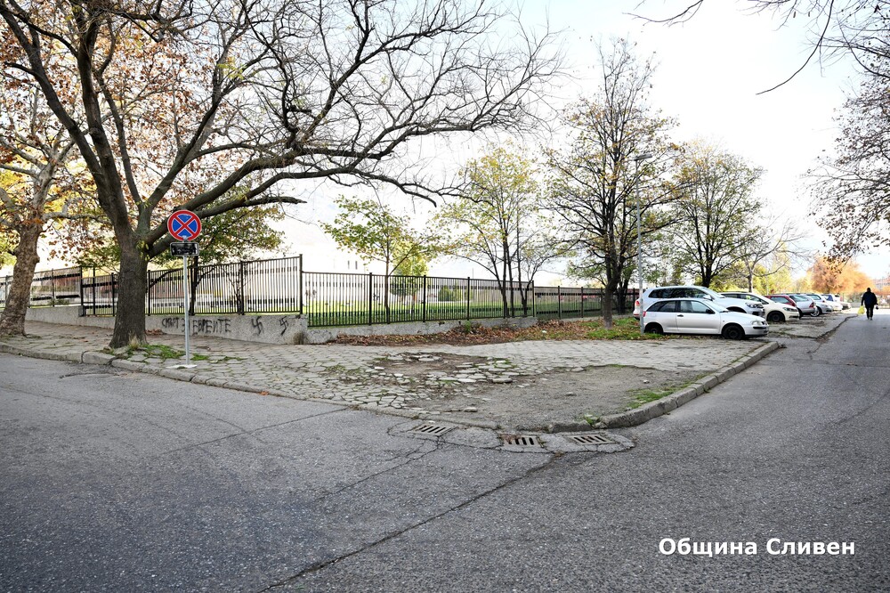 Започна ремонт на тротоарите около училище „Елисавета Багряна“ в Сливен