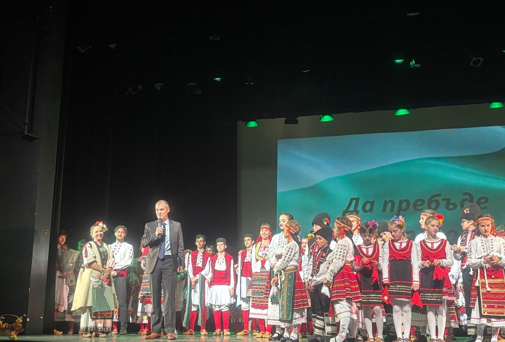 Изпълнителната агенция за българите в чужбина поздрави Клуба за танци „Вити гайтани“ от Монреал по повод неговата 10-годишнина