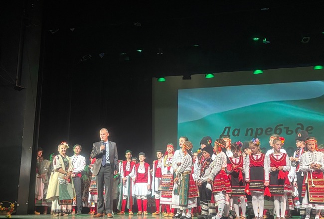 Изпълнителната агенция за българите в чужбина поздрави Клуба за танци „Вити гайтани“ от Монреал по повод неговата 10-годишнина