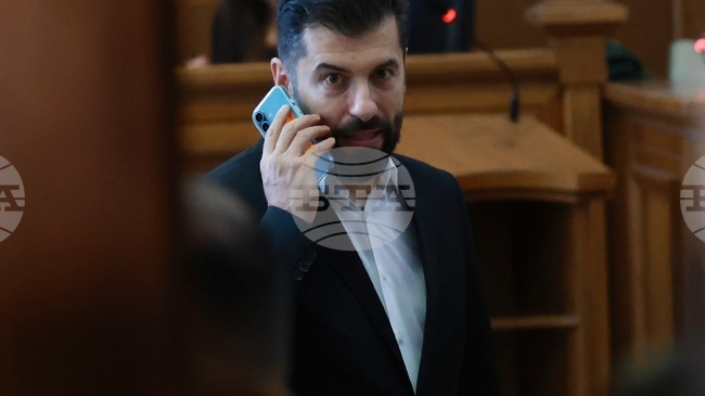 Кирил Петков се яви в Софийския градски съд по дело за длъжностни престъпления