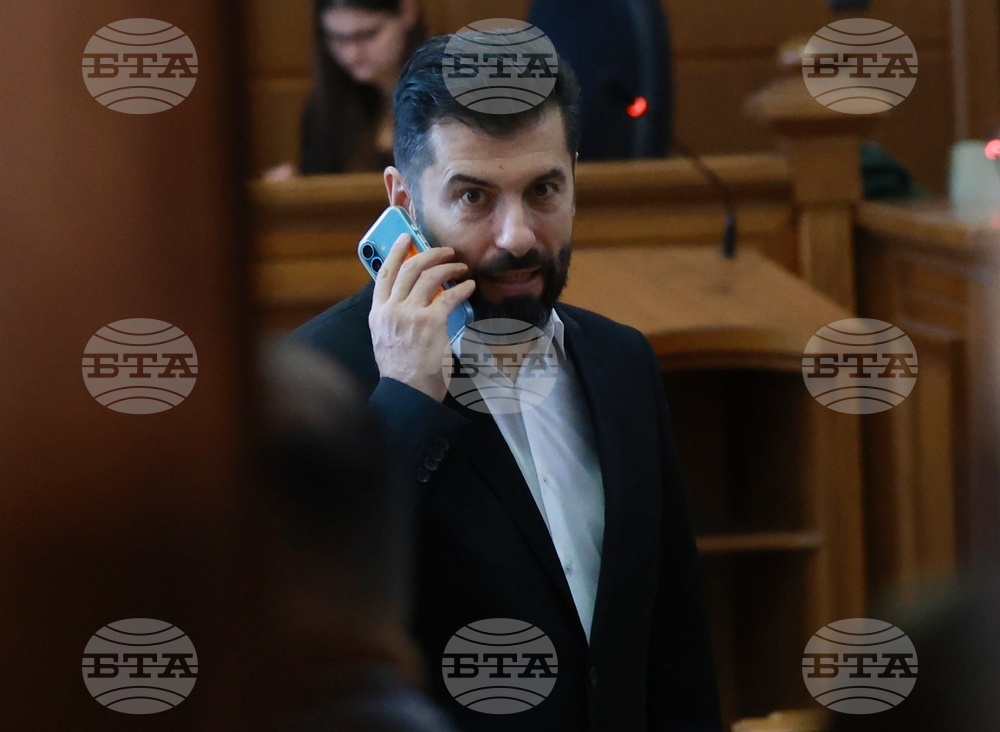 Кирил Петков се яви в Софийския градски съд по дело за длъжностни престъпления