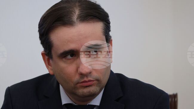 При такъв гняв никое правителство с малко здрав разум не би настоявало да остане на власт, заяви Божидар Божанов