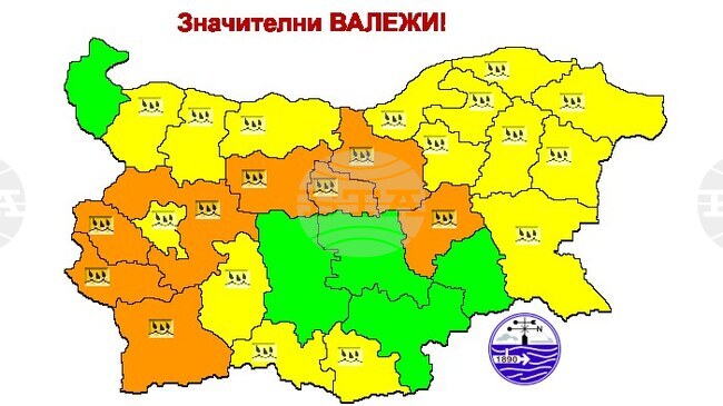 Оранжев код за значителни валежи в осем области и жълт код за 15 области издаде за днес Националният институт по метеорология и хидрология