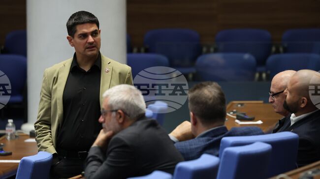 Only Way Out Is for Government to Resign, Says MECh Leader Vasilev