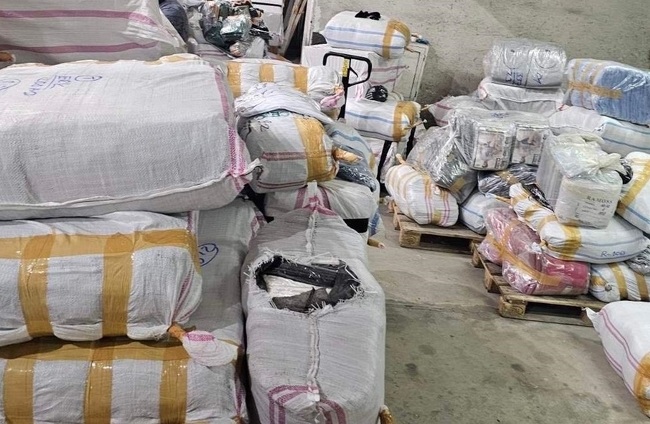 Агенция „Митници“: Над 50 000 „маркови“ облекла задържаха митническите служители на МП Лесово