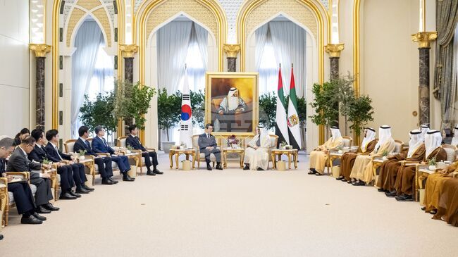 УАМ: Президентите на ОАЕ и Република Корея обсъдиха укрепването на стратегическите връзки между двете страни 