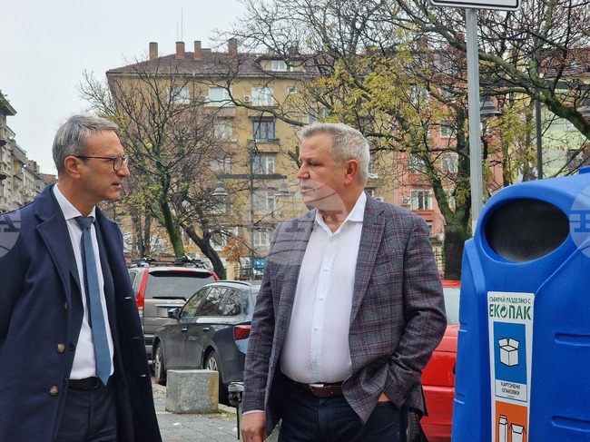 Новите цветни контейнери са правилно решение във верния момент, каза кметът на район „Средец“ Трайчо Трайков за инициативата на ЕКОПАК за подмяна на всички контейнери в района 