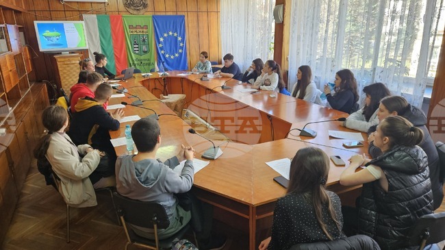 Експерти от Община Берковица се срещнаха с ученици във връзка с инициатива за създаване на младежки "Зелени патрули" 