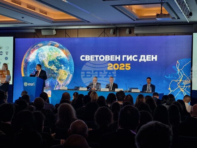 Географските информационни системи имат роля в контрола на състоянието на язовирите и изграждането на индустриални зони, посочи зам.-министър Барбалов