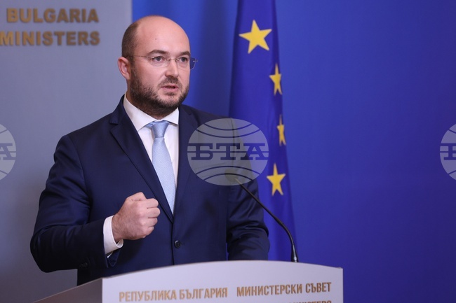 Петима надзиратели от ареста към затвора във Варна са задържани, съобщи министър Георги Георгиев 