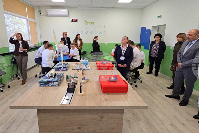 Ловеч - Професионална гимназия по механоелектротехника - СТЕМ кабинети