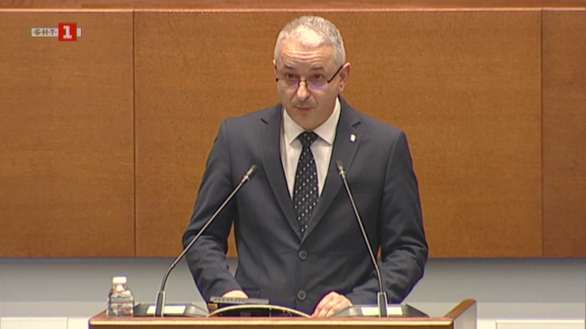 От „Възраждане“ настояха за нормативна забрана държавните и общинските училища да използват частни електронни информационни системи