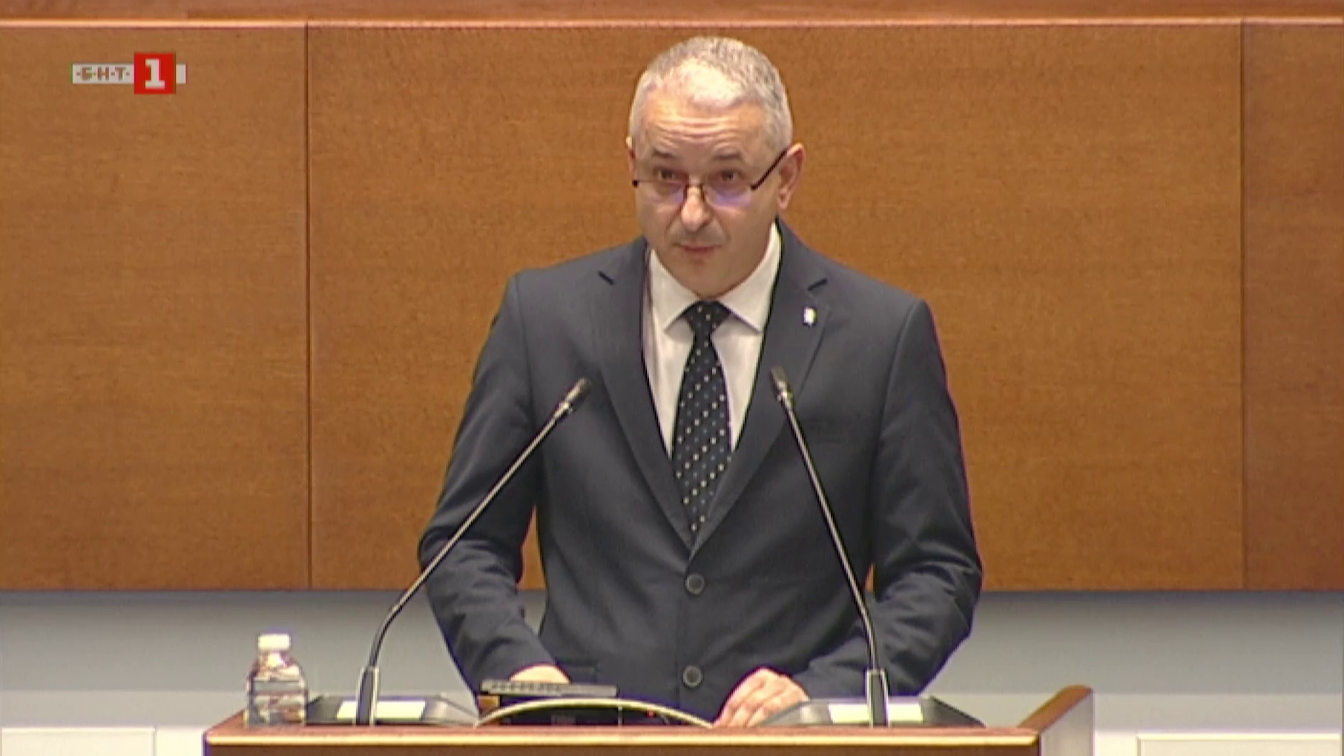 От „Възраждане“ настояха за нормативна забрана държавните и общинските училища да използват частни електронни информационни системи